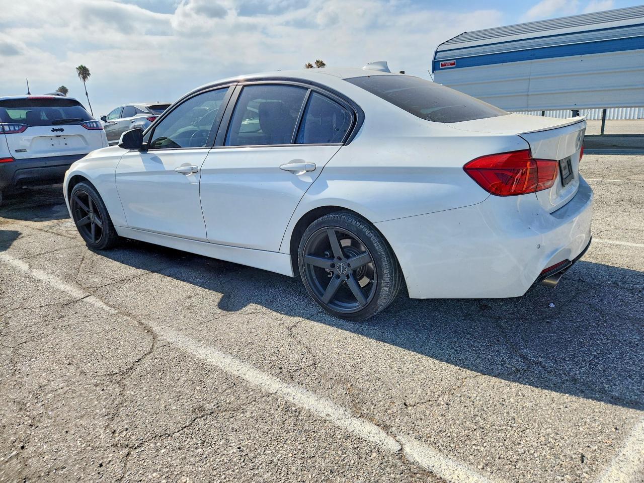 2017 BMW 320 I - zdjęcie 2
