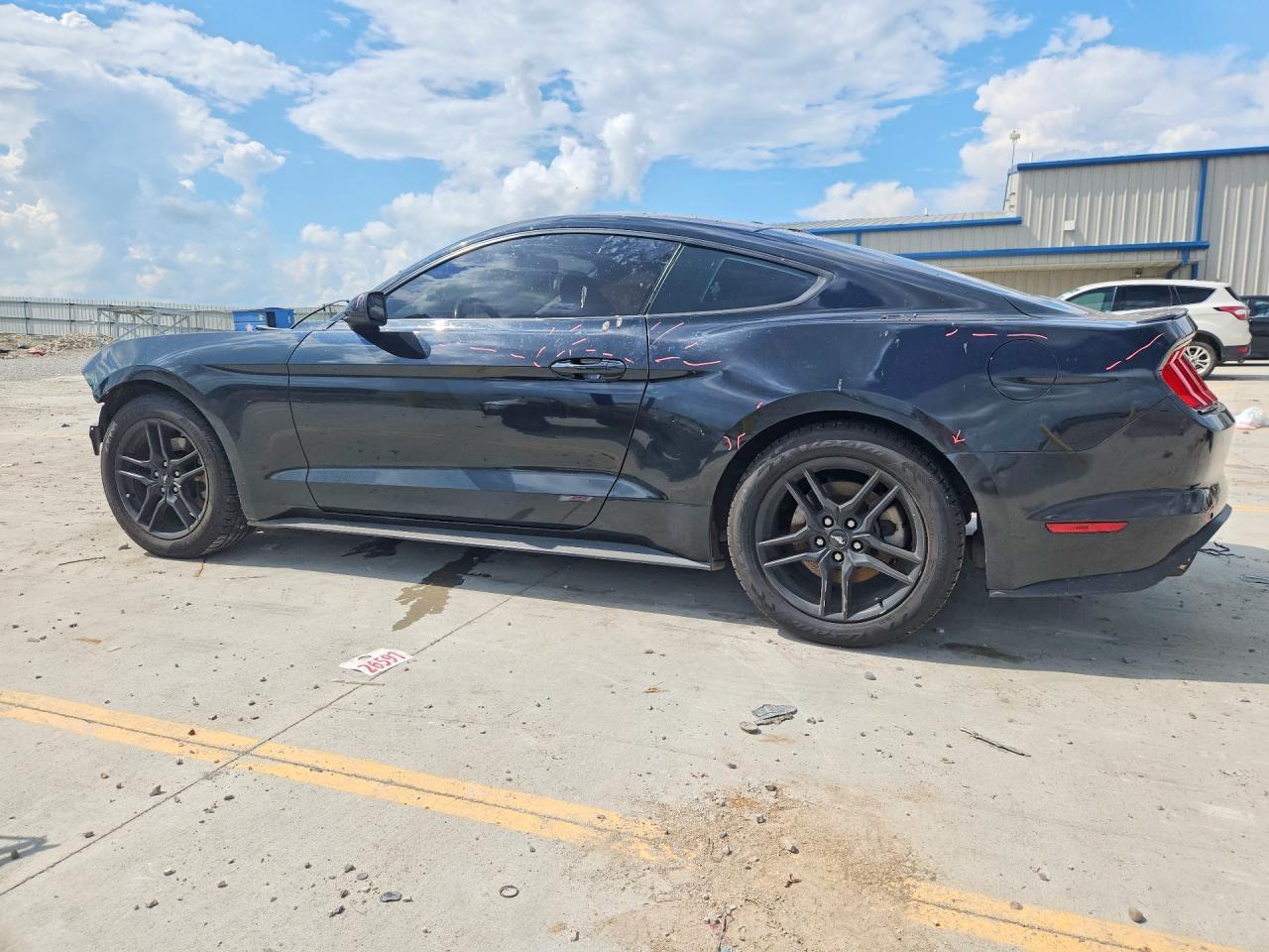 2018 Ford Mustang - zdjęcie 2