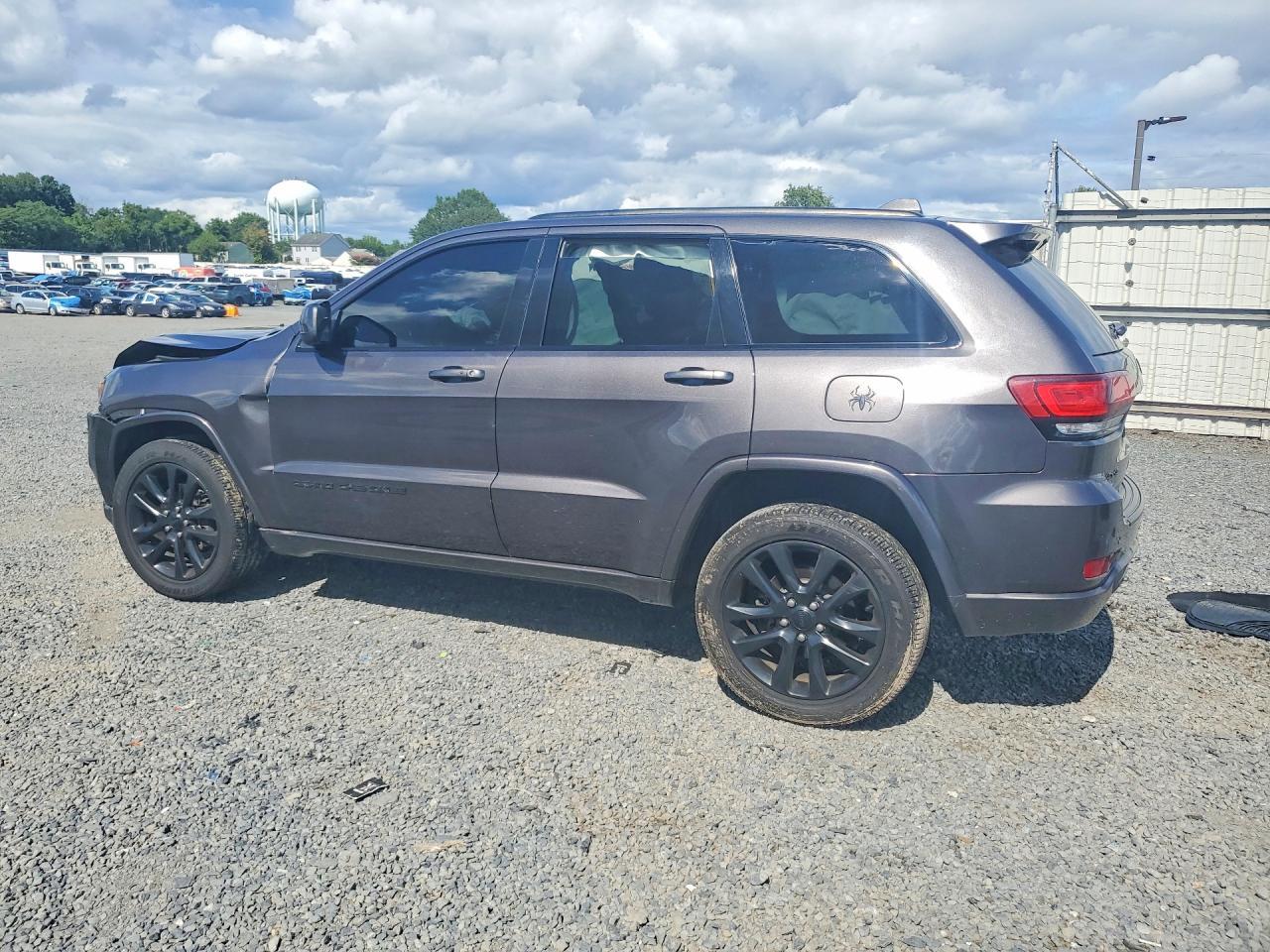 2020 Jeep Grand Cherokee Laredo - zdjęcie 2