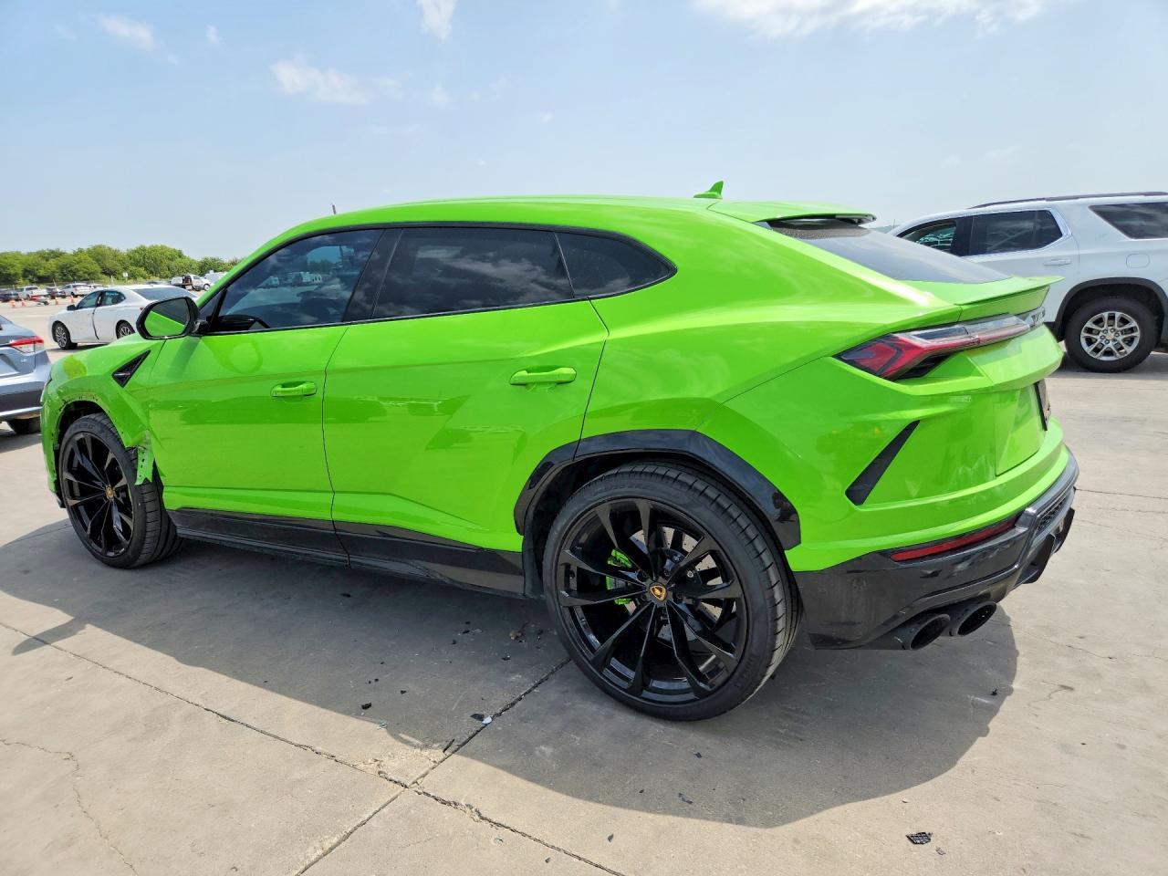 2022 Lamborghini Urus - zdjęcie 2
