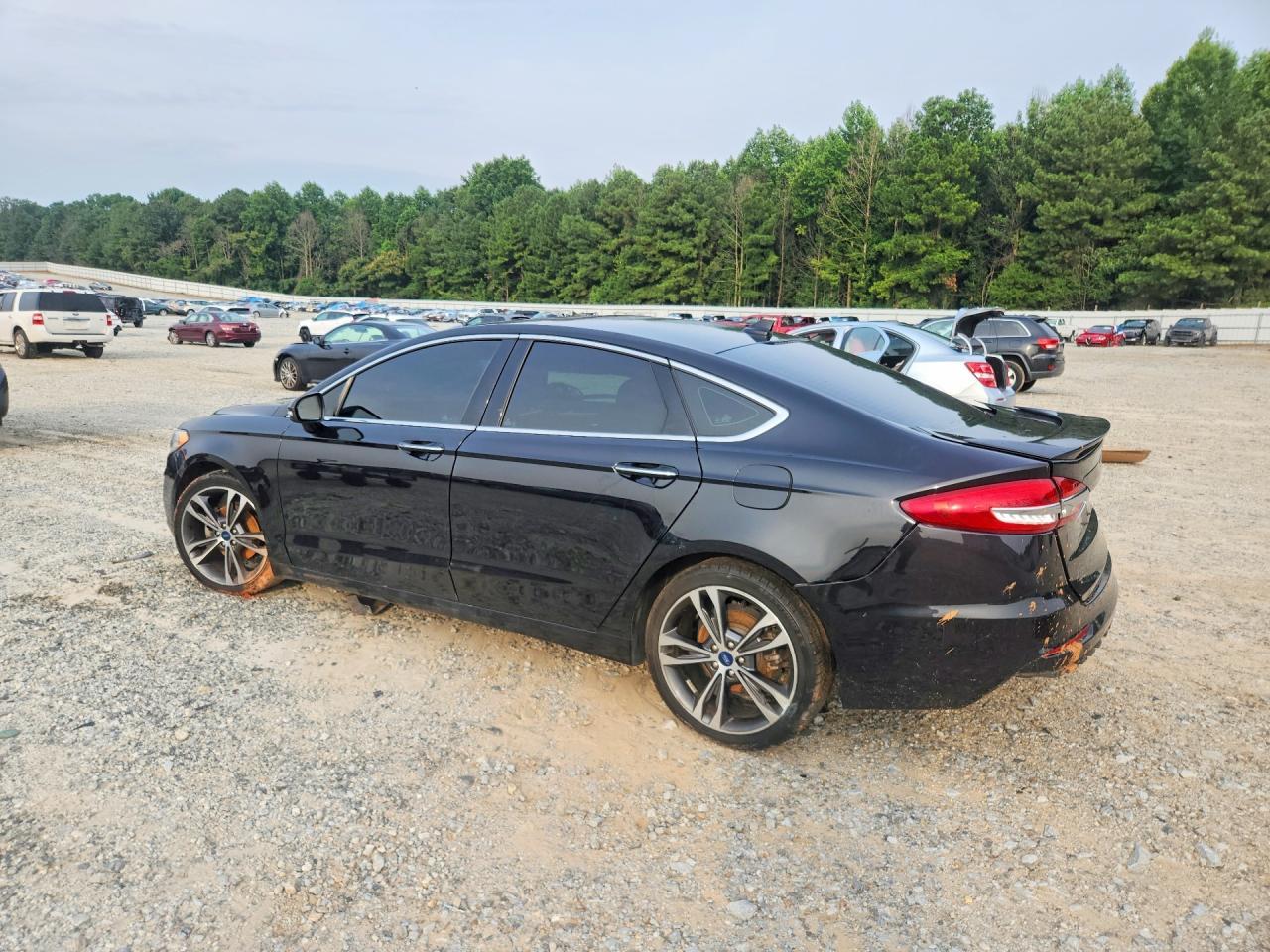 2020 Ford Fusion Titanium - zdjęcie 2