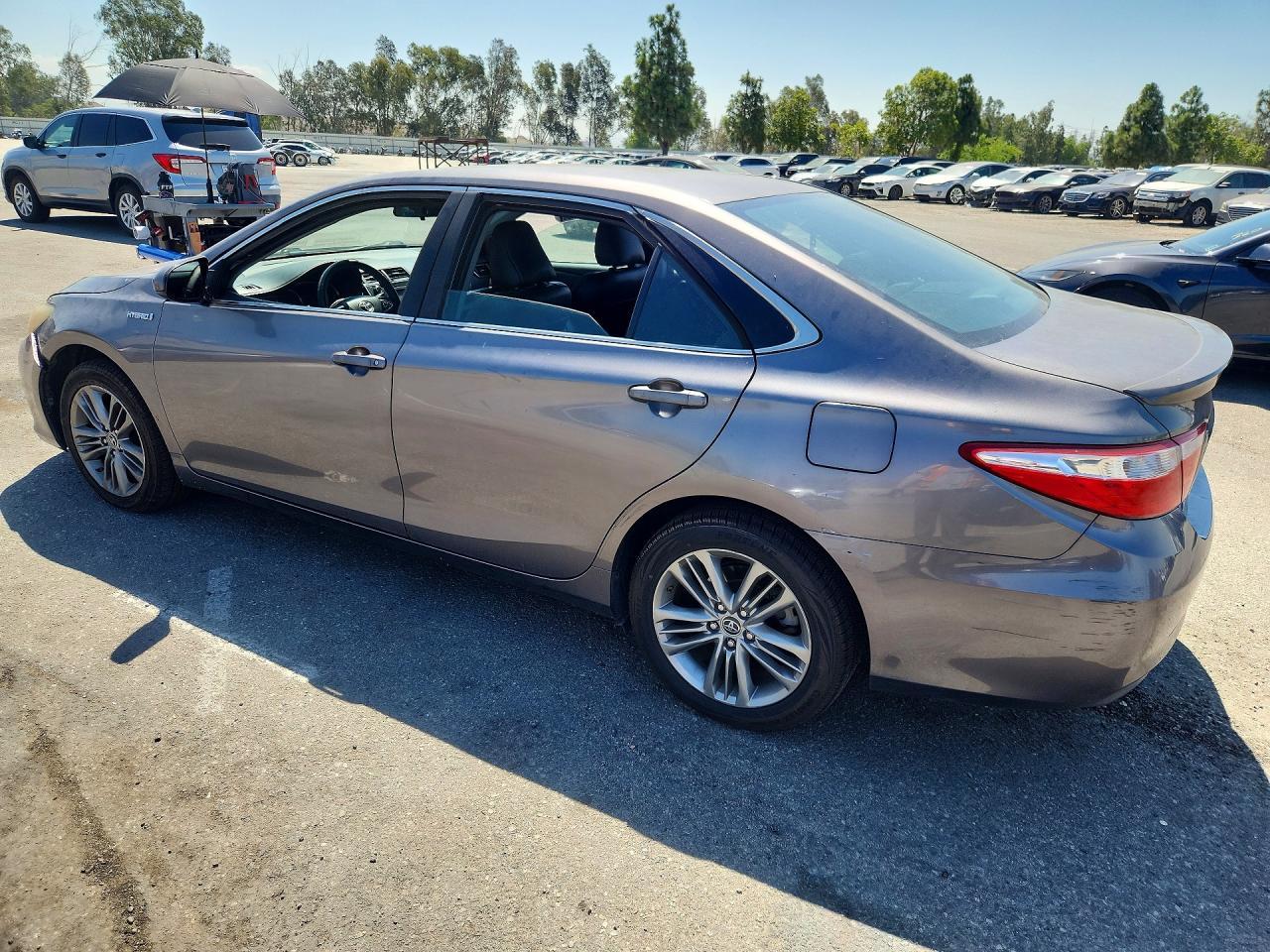 2015 Toyota Camry Hybrid Se - zdjęcie 2
