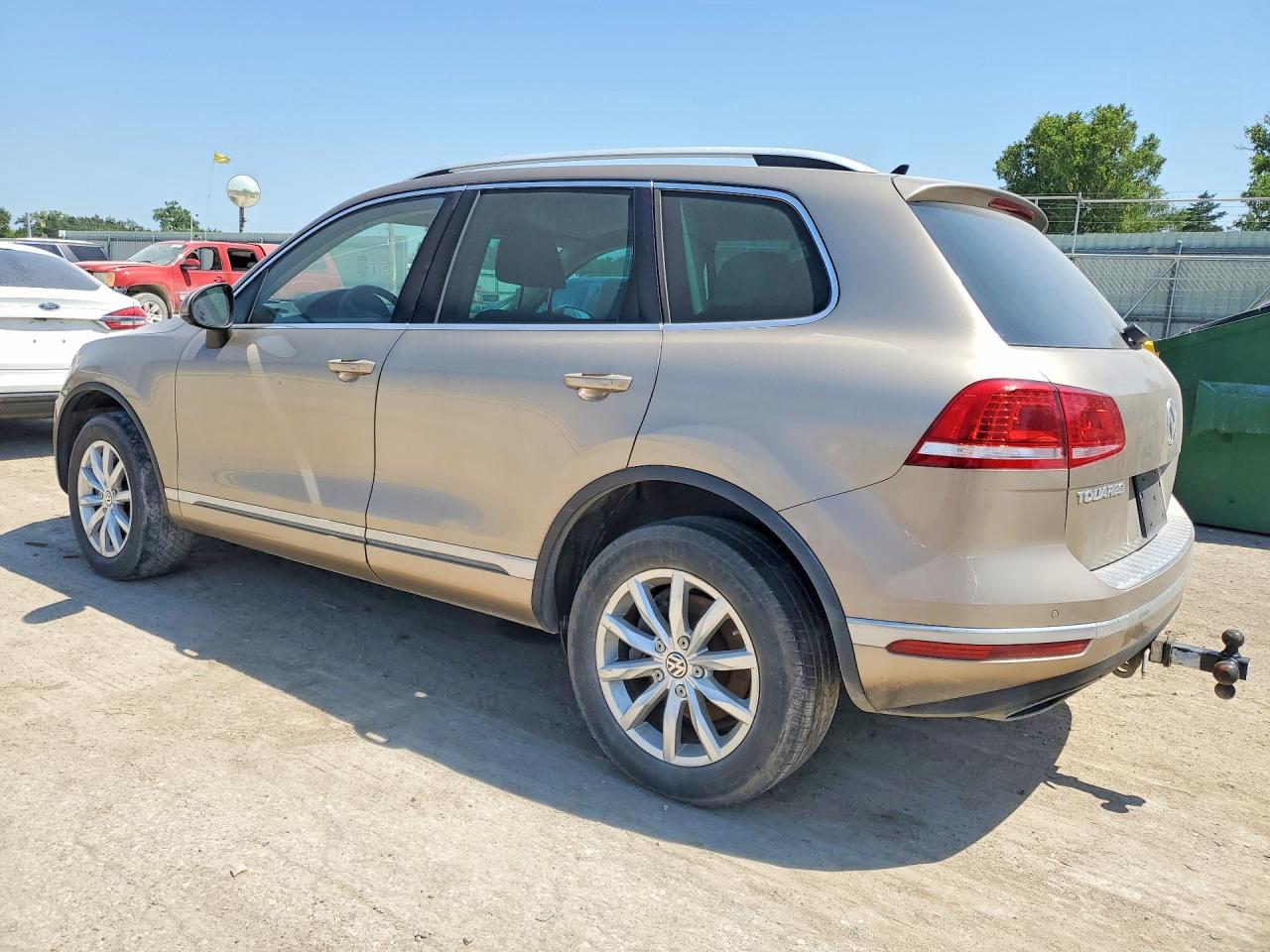 2016 Volkswagen Touareg Sport - zdjęcie 2