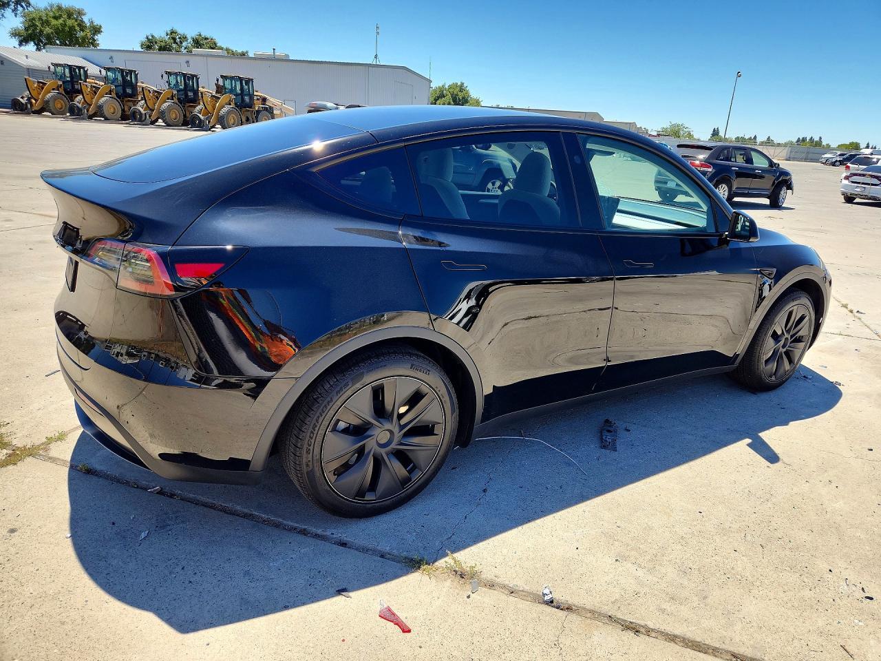 2025 Tesla Model Y - zdjęcie 3
