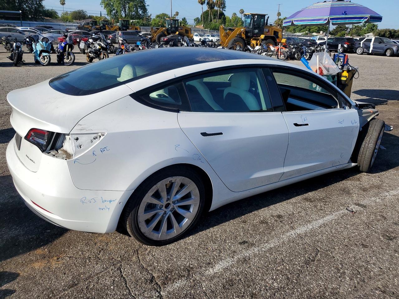2022 Tesla Model 3 - zdjęcie 3