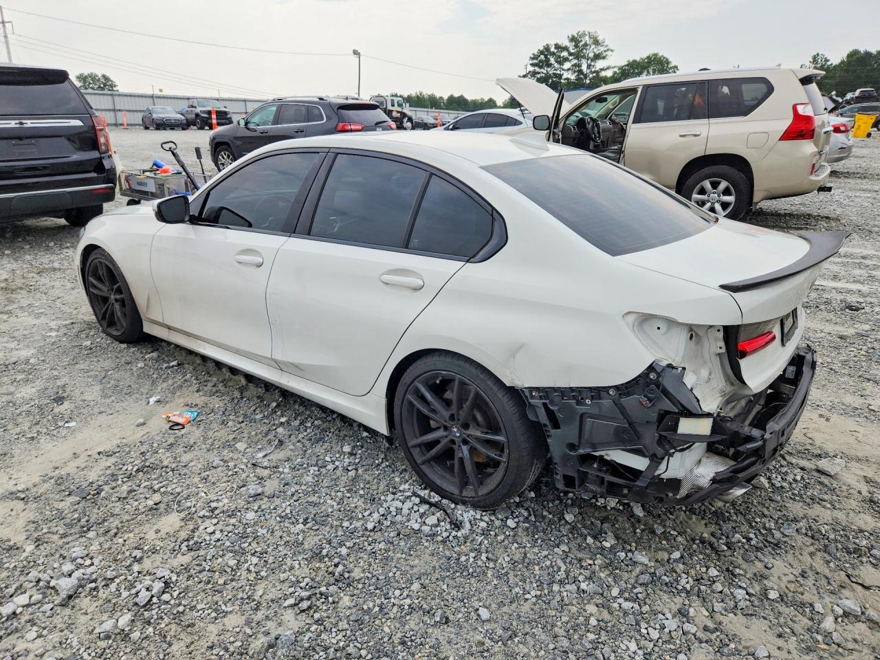 2021 BMW 330I - zdjęcie 2