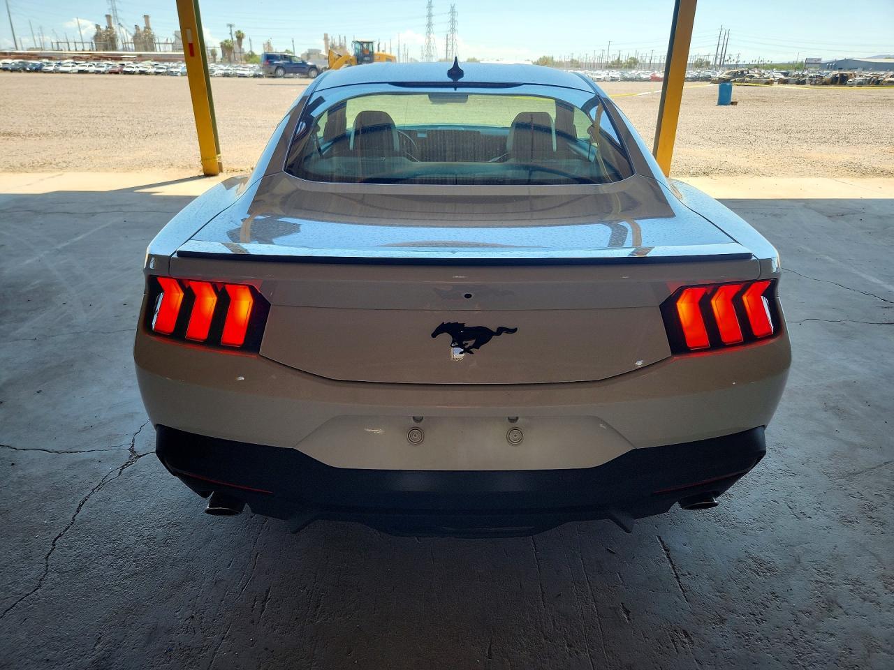2025 Ford Mustang - zdjęcie 6