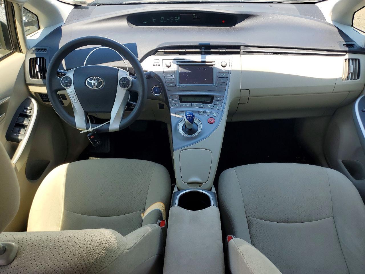 2014 Toyota Prius Three - zdjęcie 15
