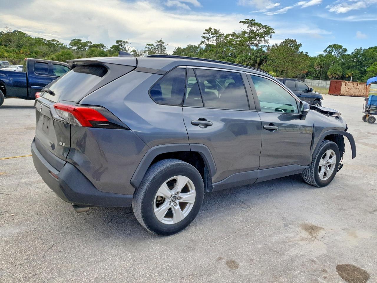 2020 Toyota Rav4 Xle - zdjęcie 3