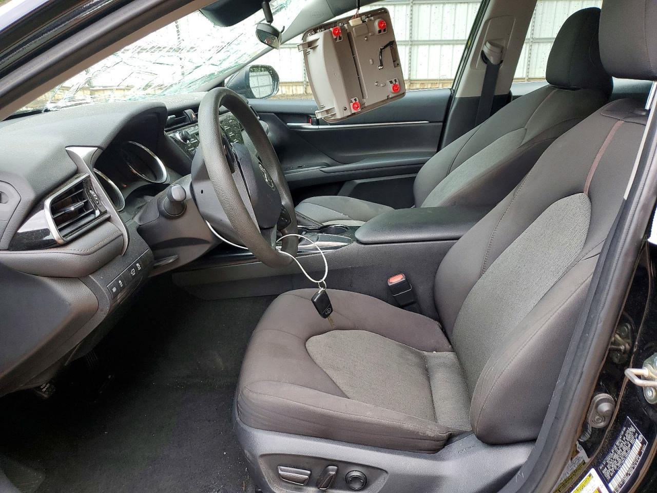 2020 Toyota Camry Le - zdjęcie 7