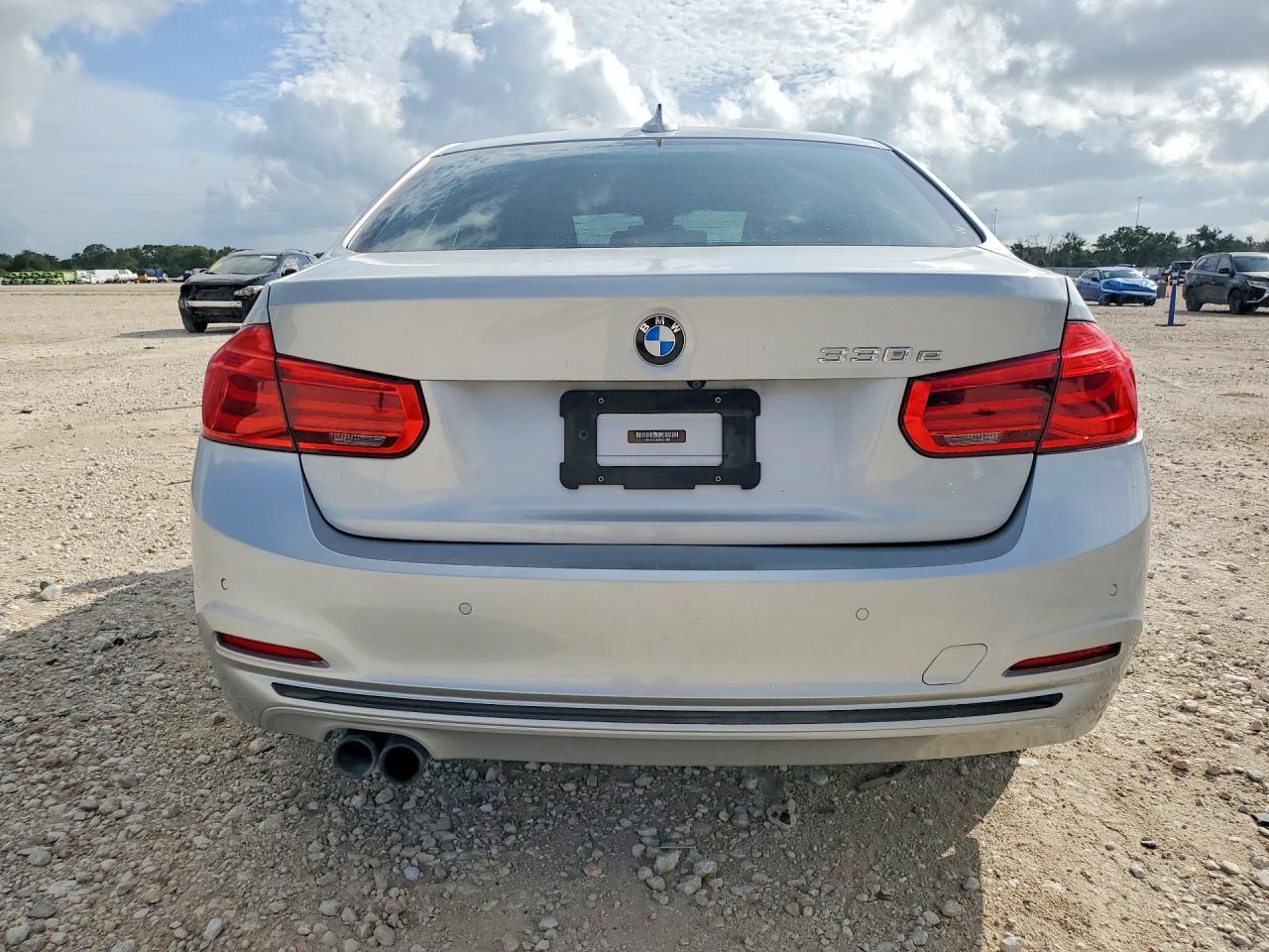 2017 BMW 330E - zdjęcie 6