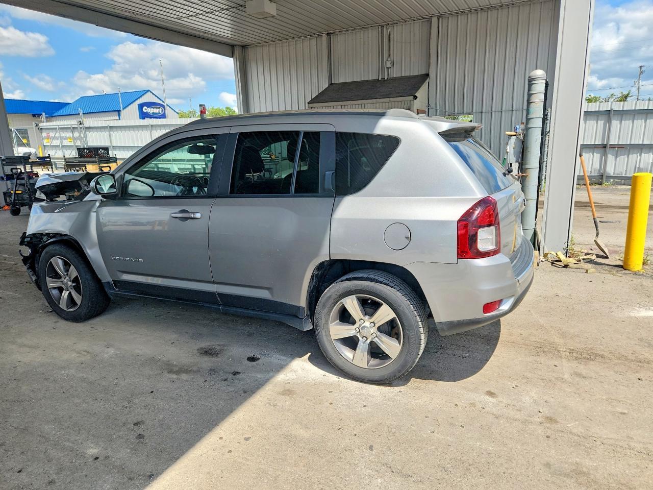 2016 Jeep Compass Latitude - zdjęcie 2