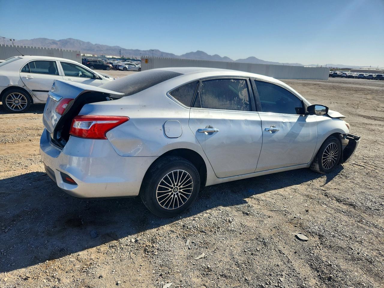 2018 Nissan Sentra S - zdjęcie 3