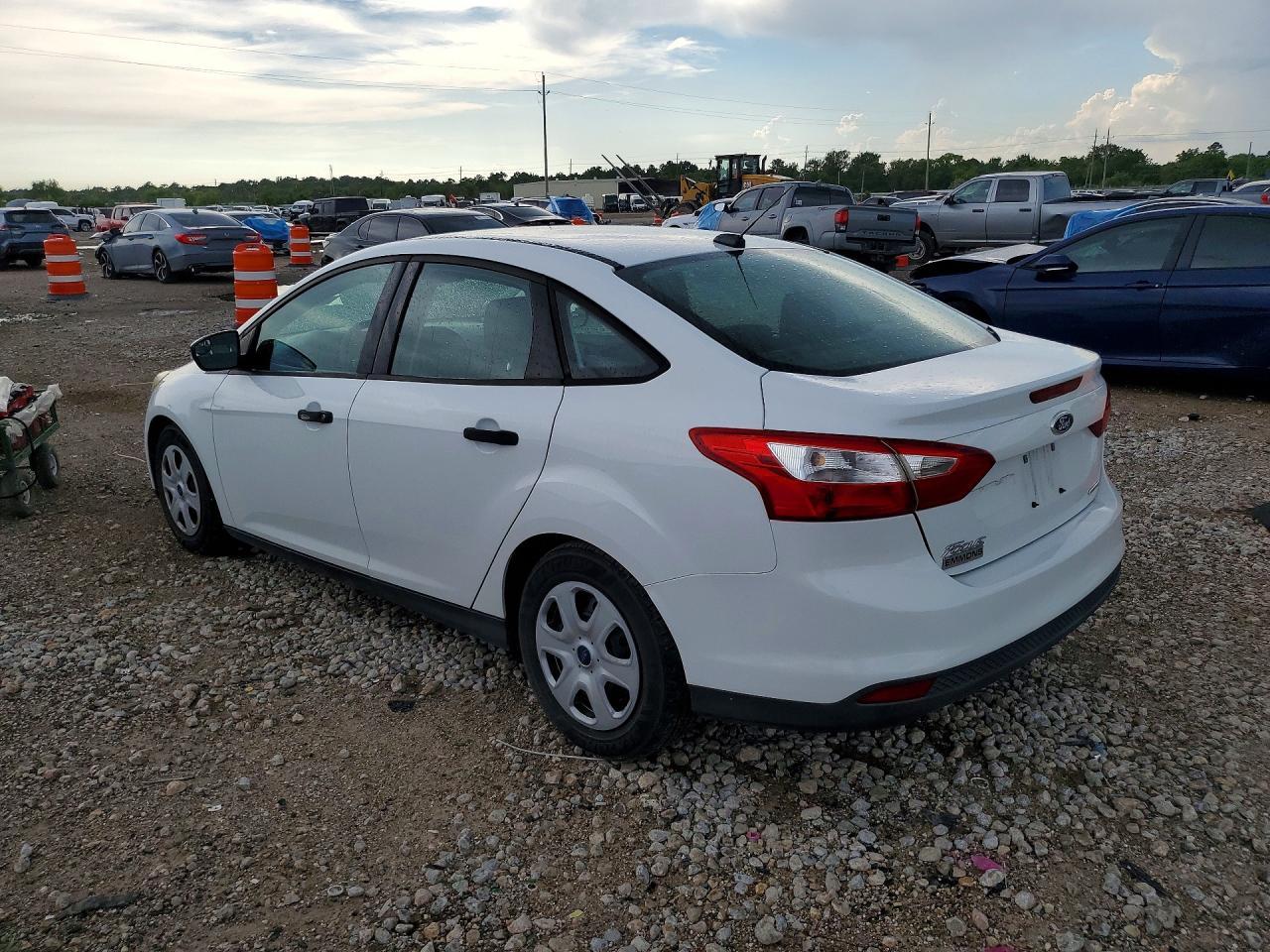 2014 Ford Focus S - zdjęcie 2