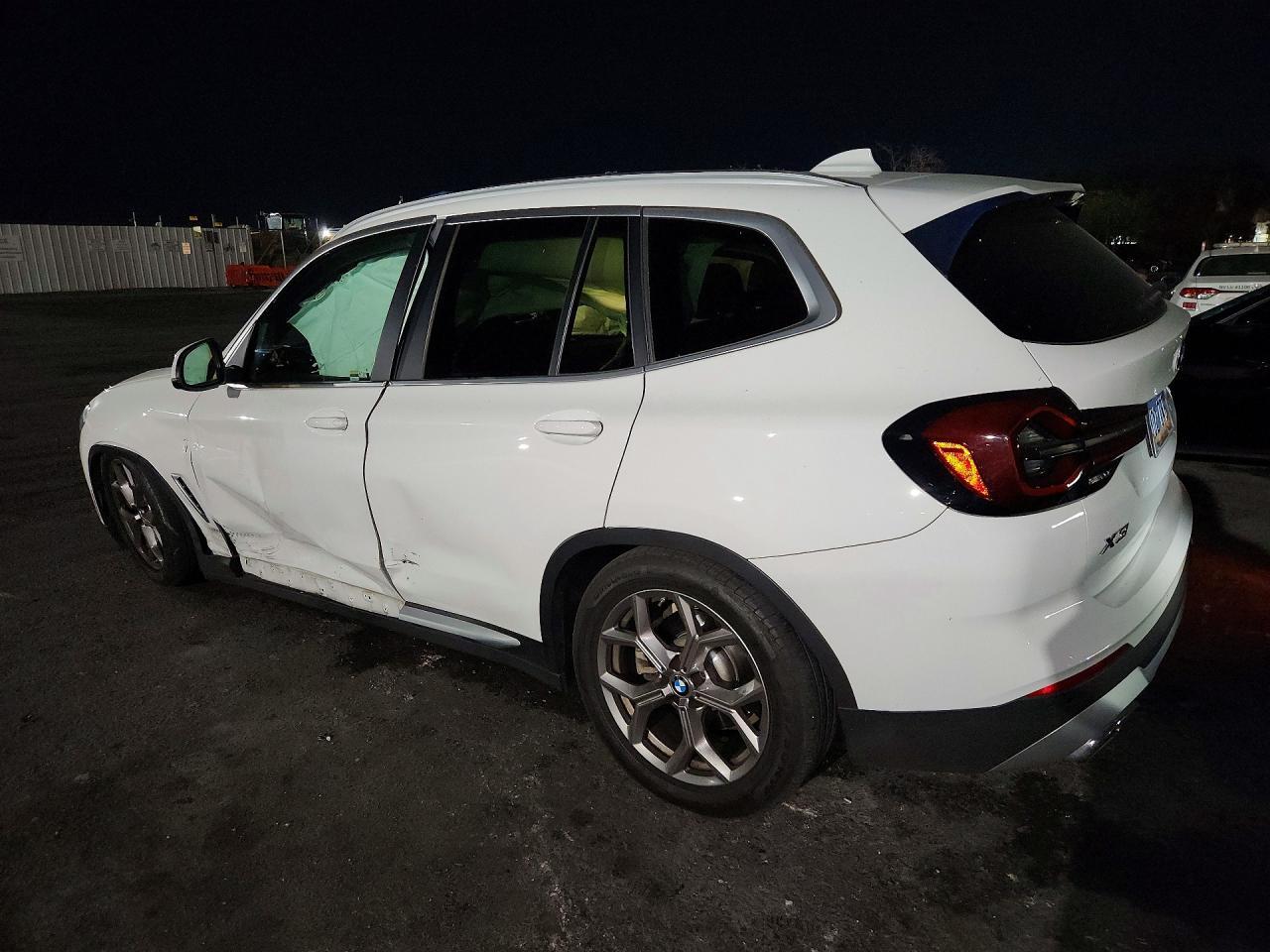 2022 BMW X3 xDrive30I - zdjęcie 2