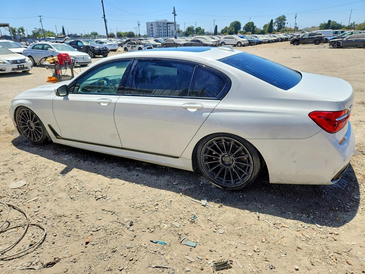2016 BMW 750 Xi - zdjęcie 2