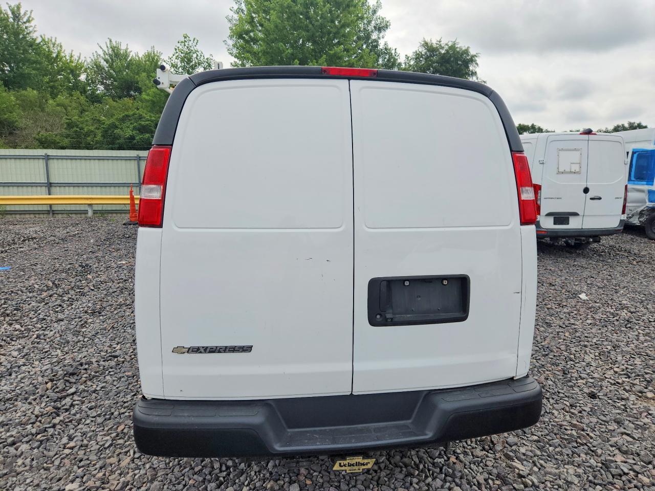 2020 Chevrolet Express G2500 - zdjęcie 6