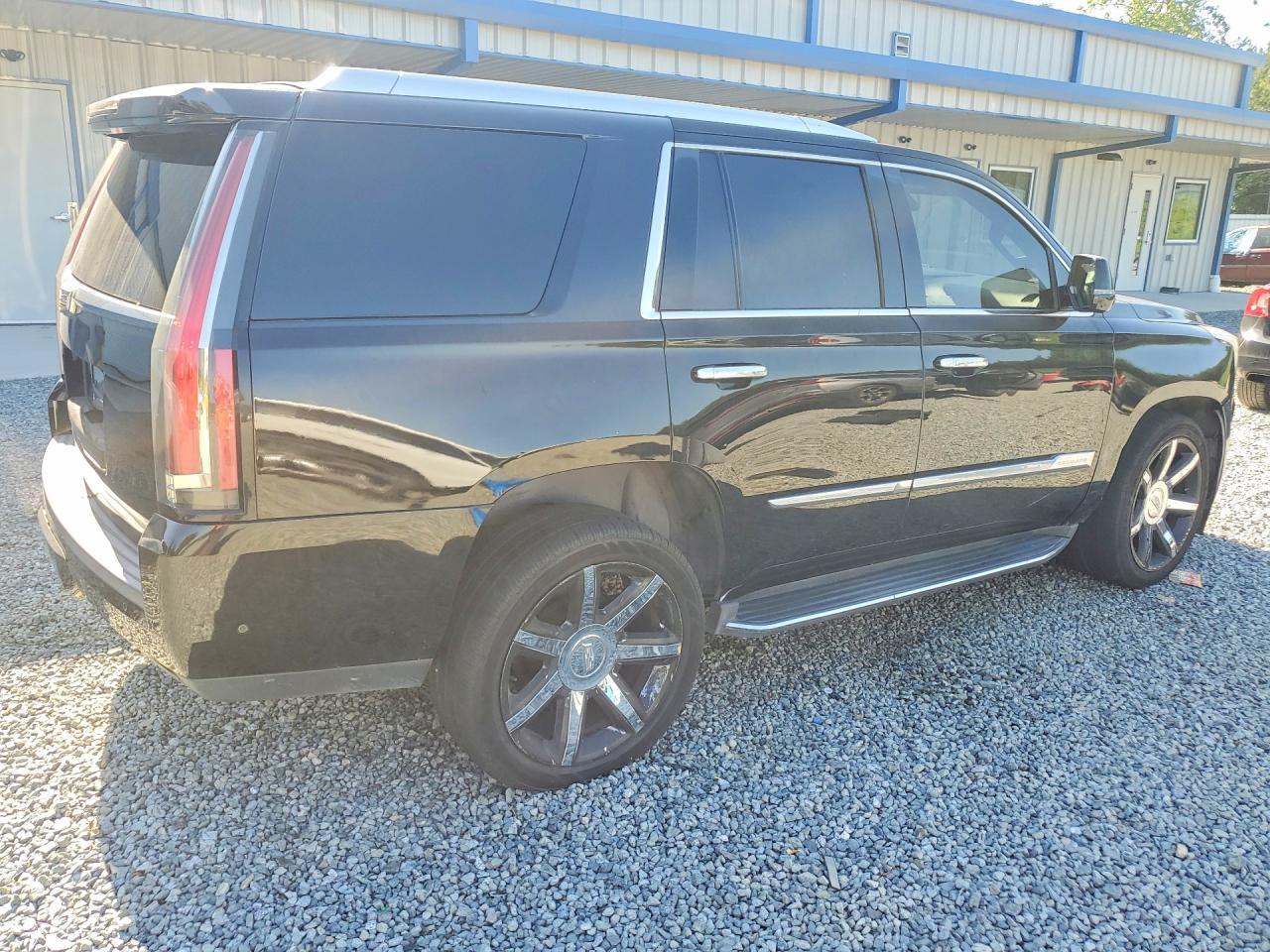 2017 Cadillac Escalade Luxury - zdjęcie 3
