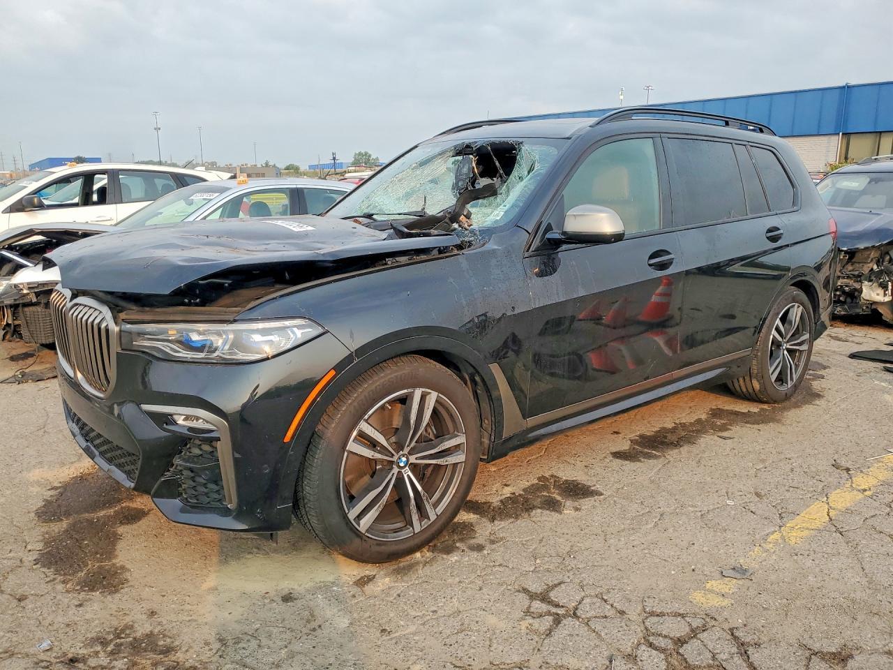 2022 BMW X7 M50I - zdjęcie główne