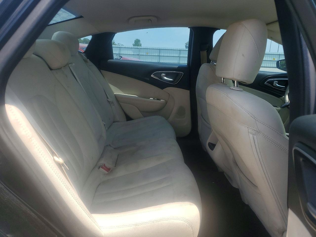 2016 Chrysler 200 Limited - zdjęcie 10