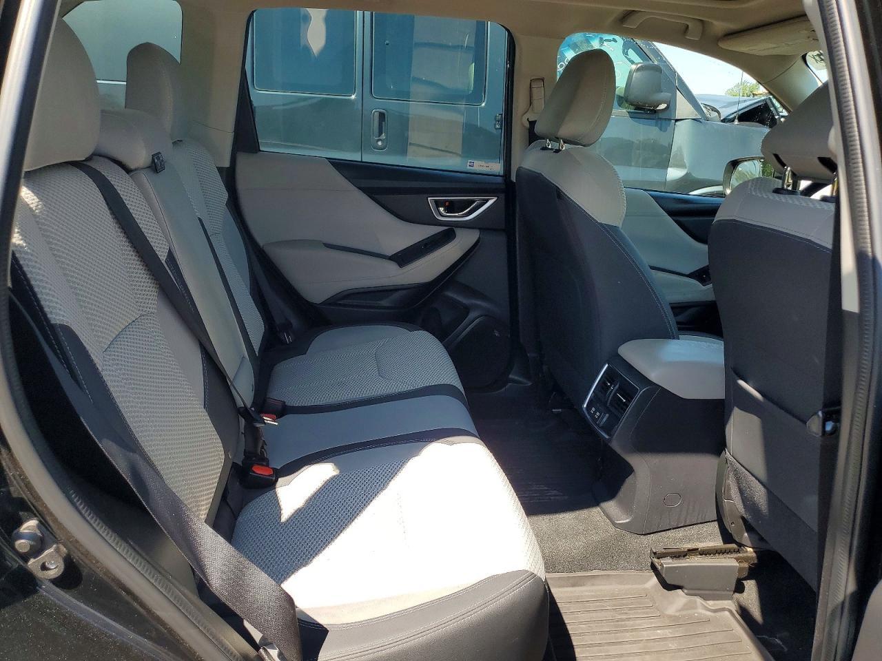 2021 Subaru Forester Premium - zdjęcie 11