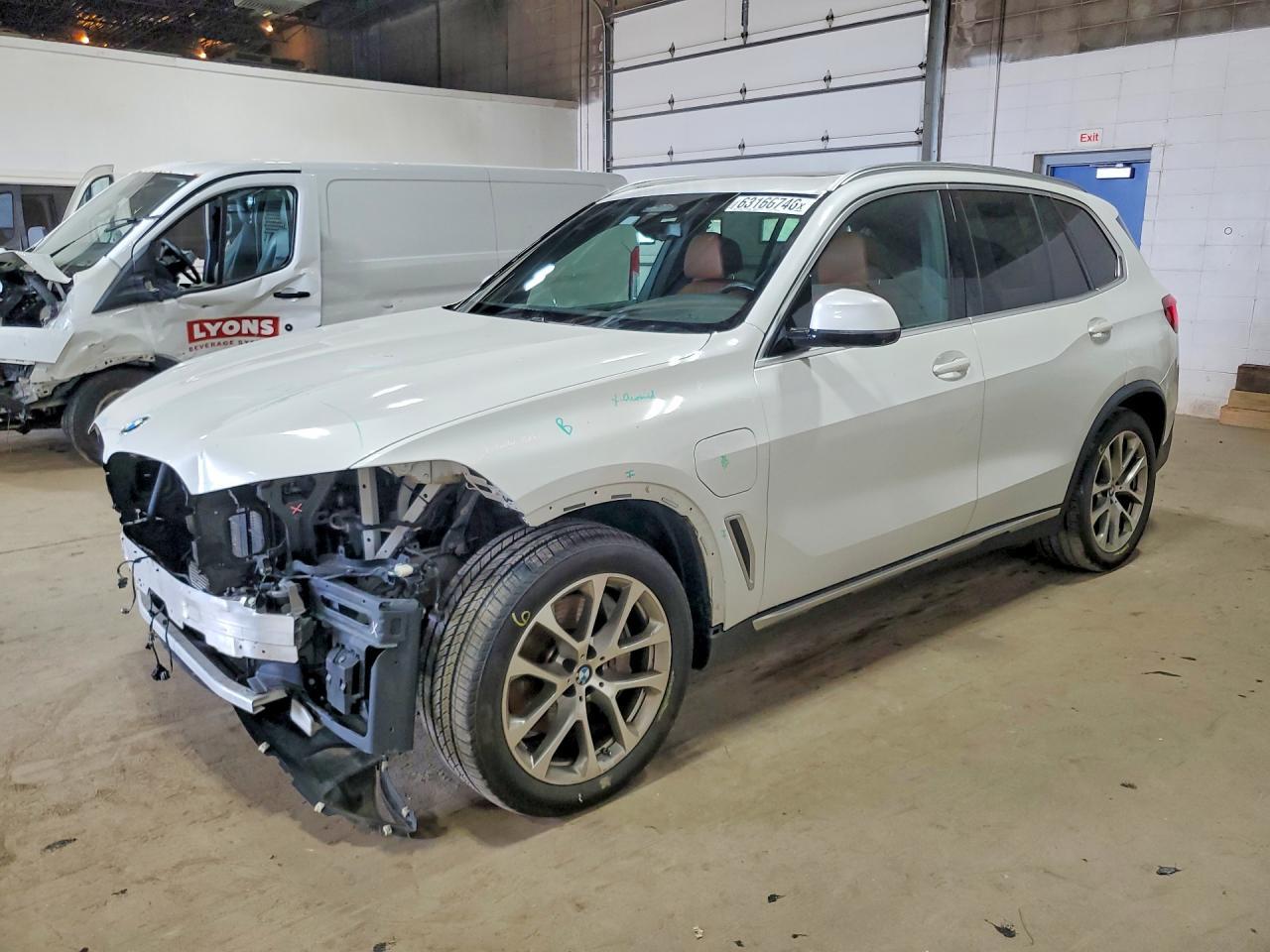 2021 BMW X5 xDrive45E - zdjęcie główne