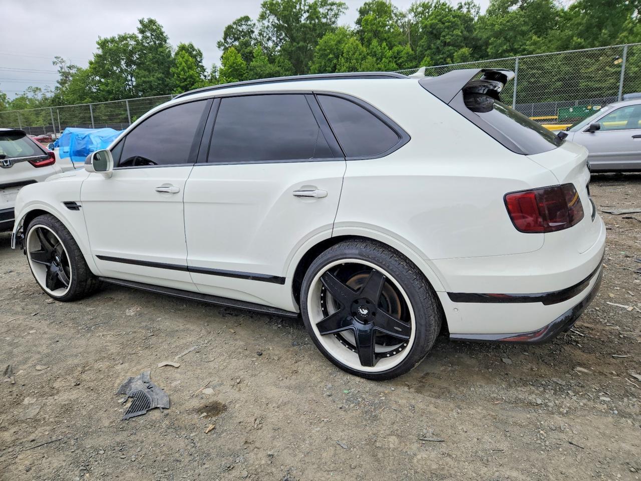 2017 Bentley Bentayga - zdjęcie 2