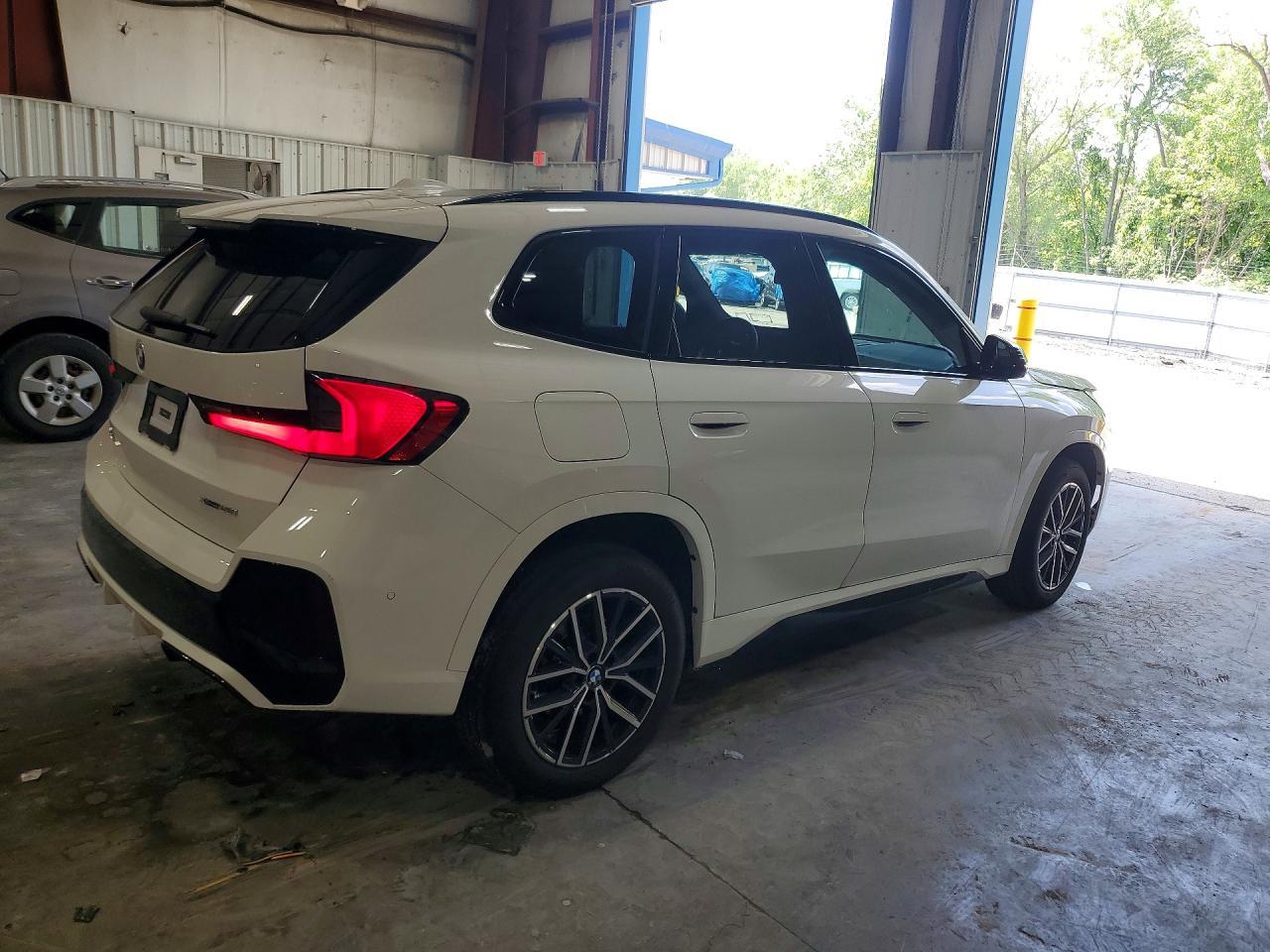 2023 BMW X1 xDrive28I - zdjęcie 3