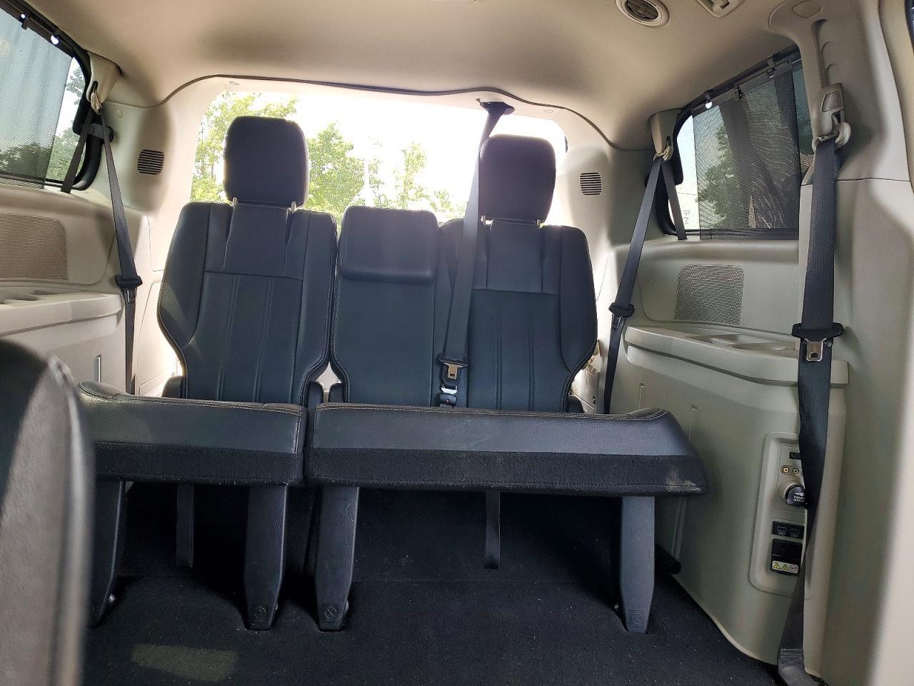 2016 Chrysler Town & Country Touring - zdjęcie 10