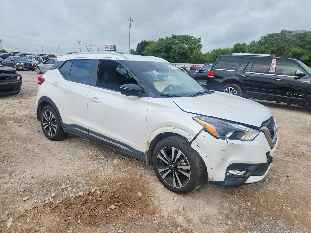 2019 Nissan Kicks Sr - zdjęcie 4