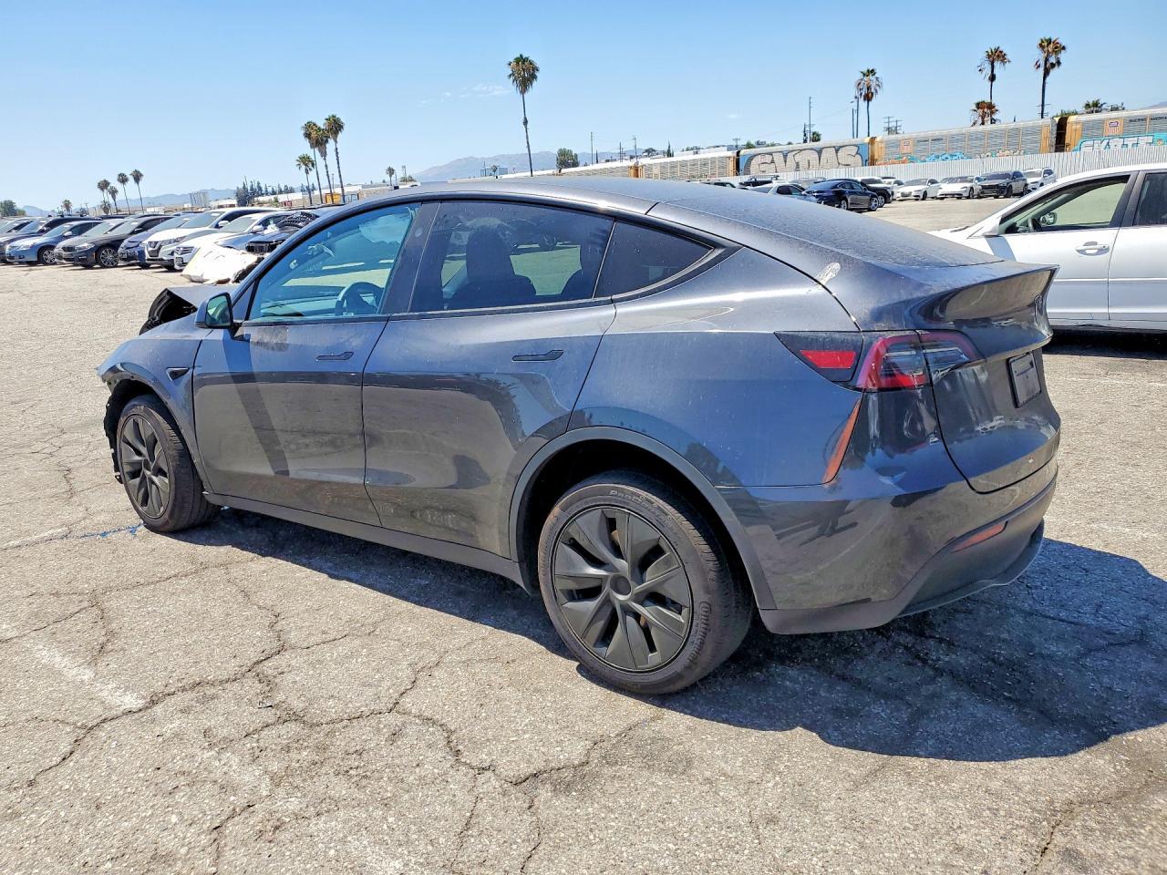 2025 Tesla Model Y - zdjęcie 2