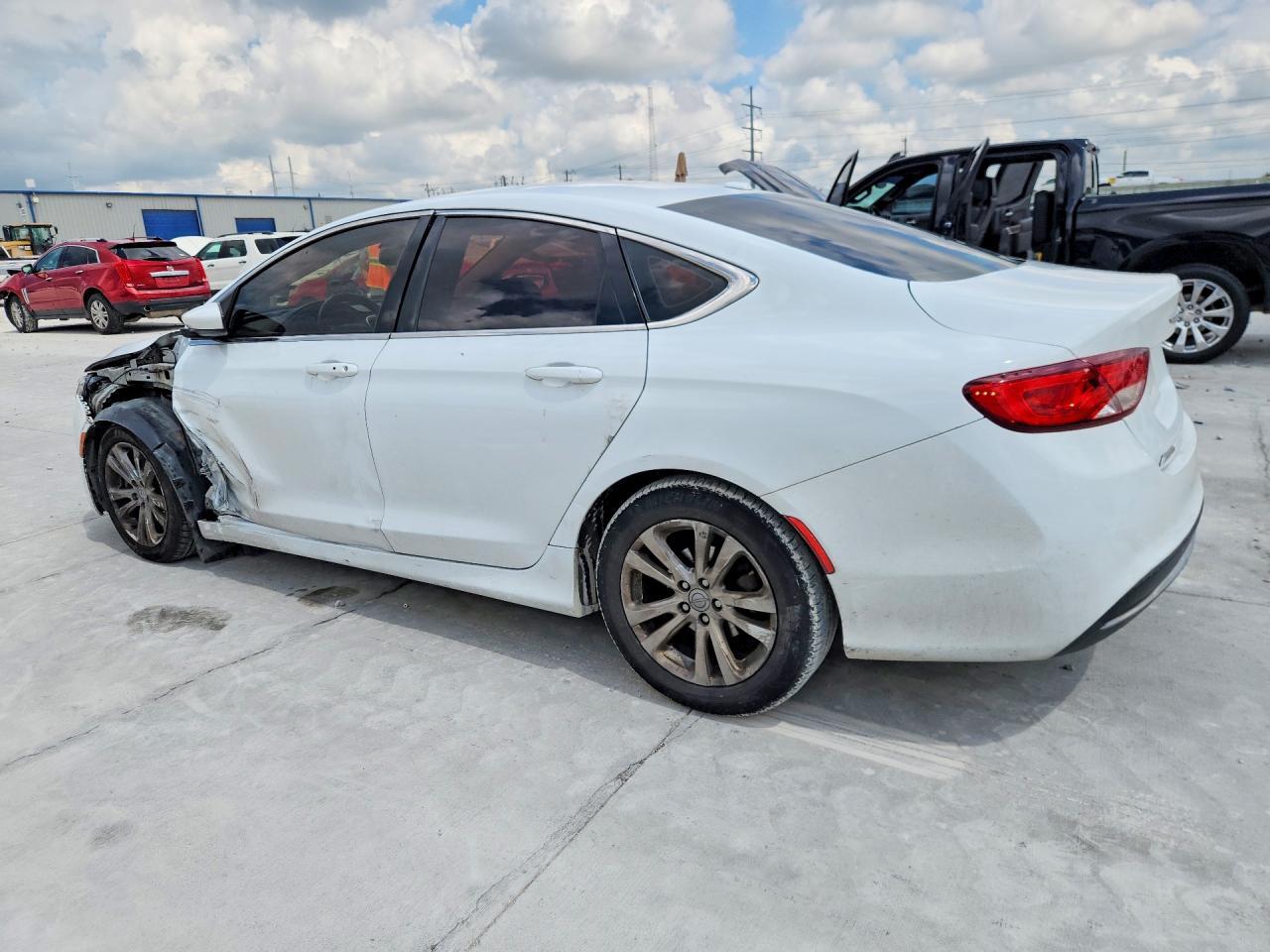 2015 Chrysler 200 Limited - zdjęcie 2