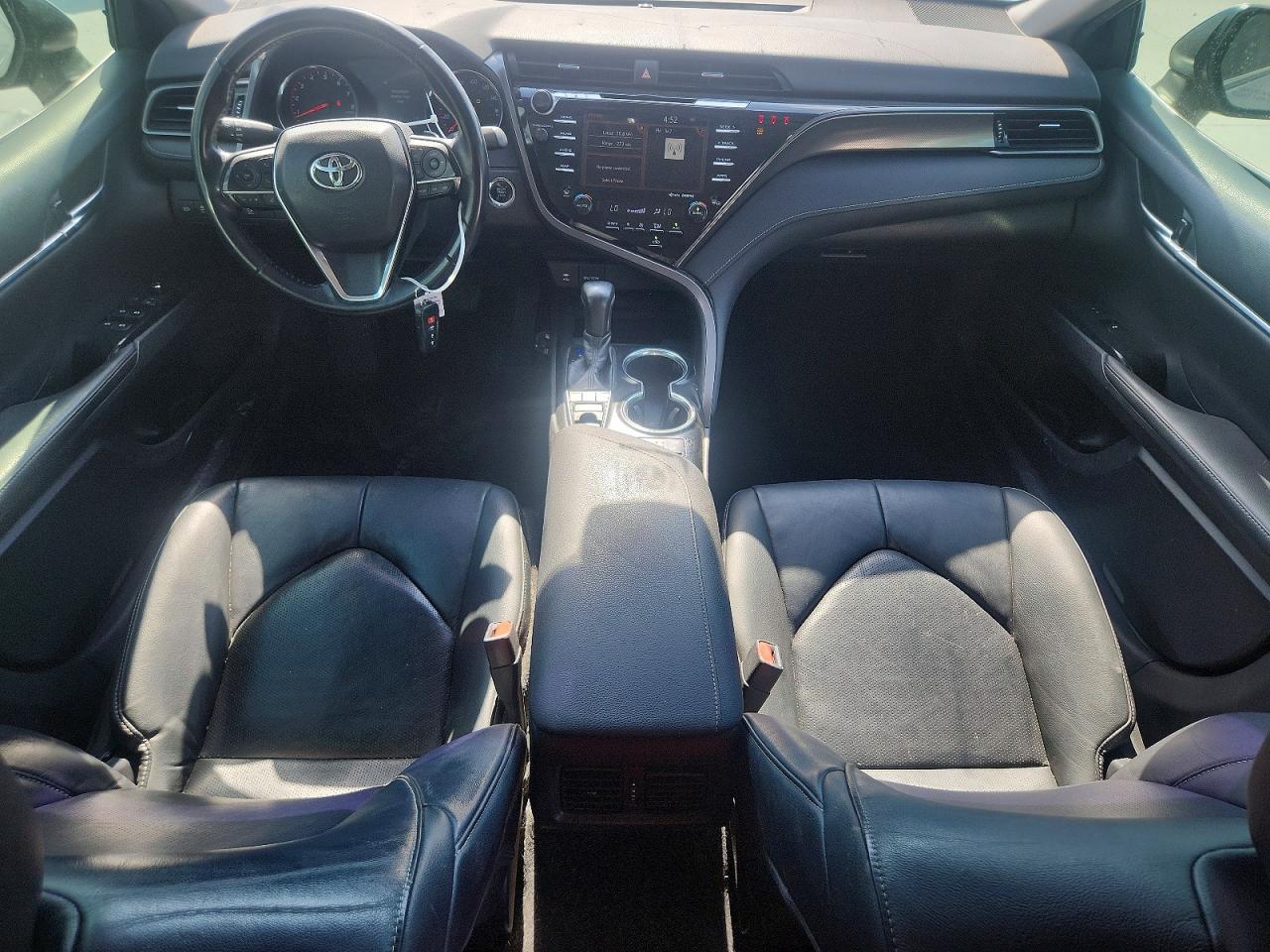 2019 Toyota Camry Xse - zdjęcie 8