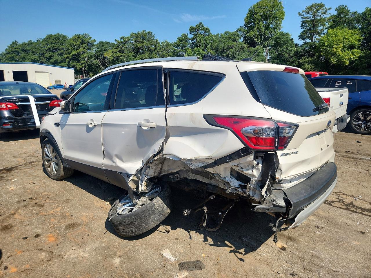 2017 Ford Escape Titanium - zdjęcie 2