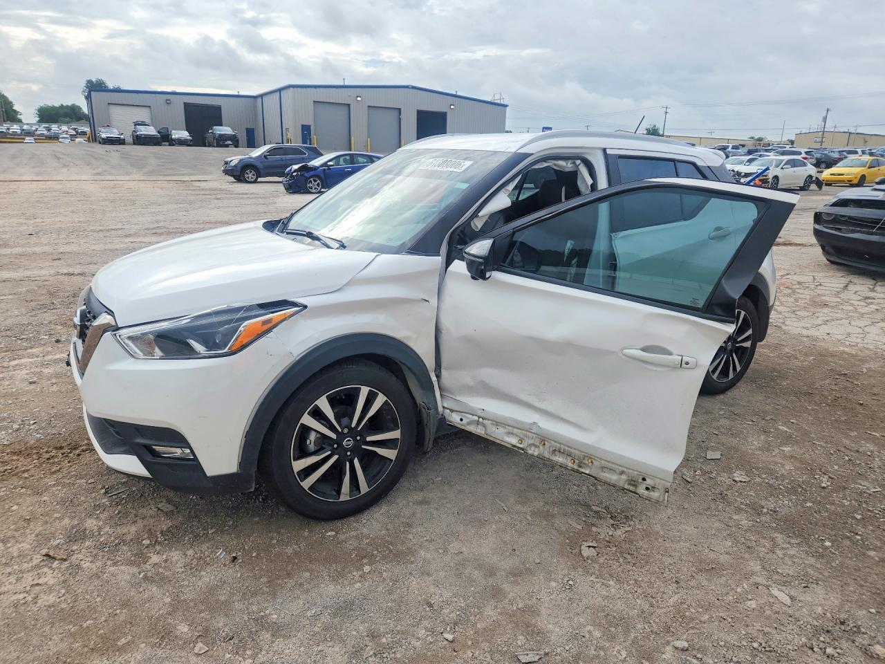 2019 Nissan Kicks Sr - zdjęcie główne