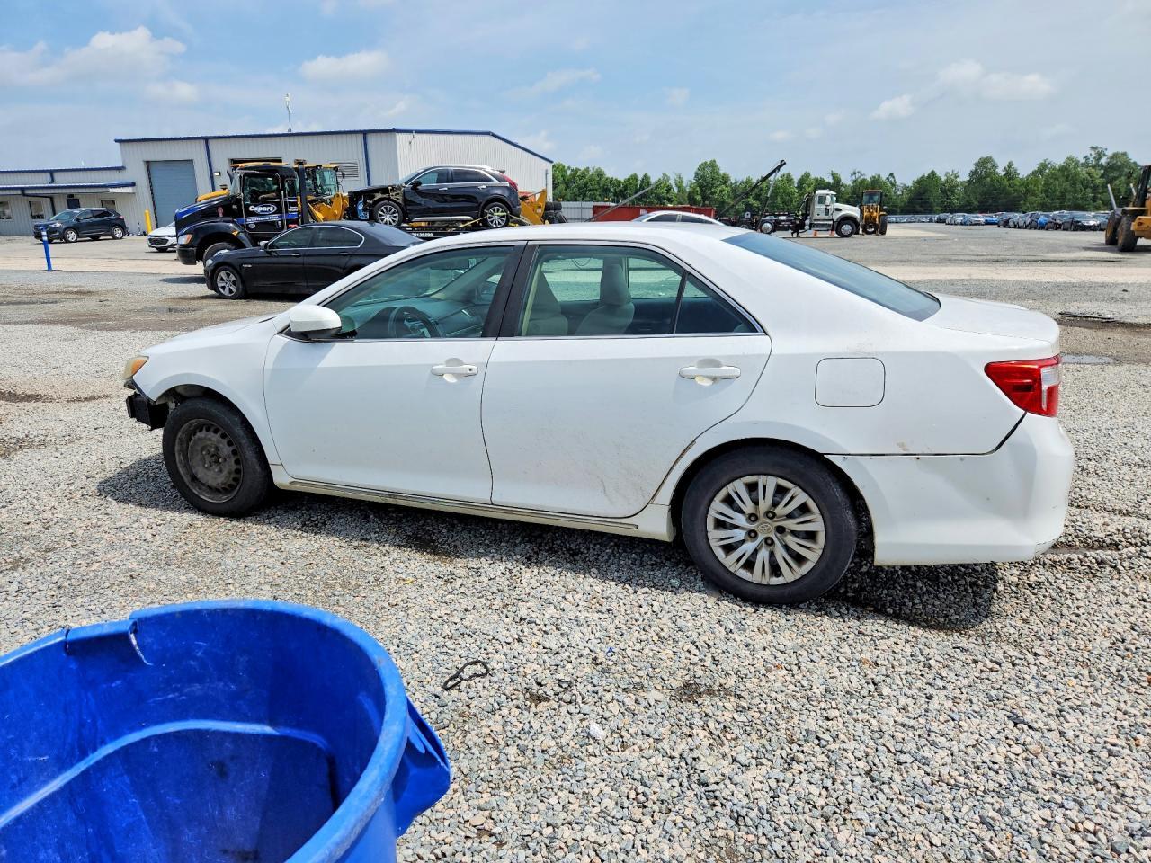 2014 Toyota Camry Le - zdjęcie 2