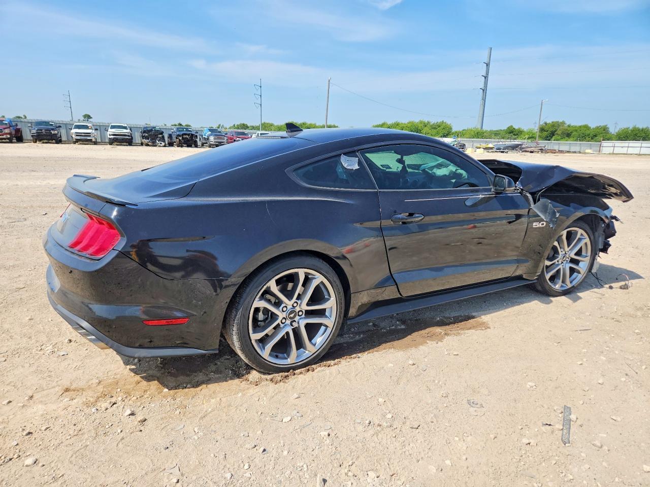 2020 Ford Mustang Gt - zdjęcie 3
