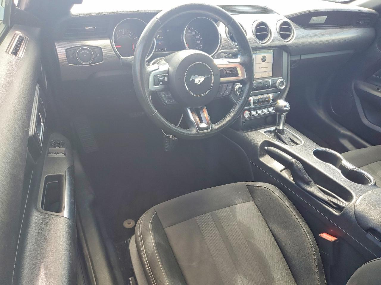 2019 Ford Mustang - zdjęcie 8