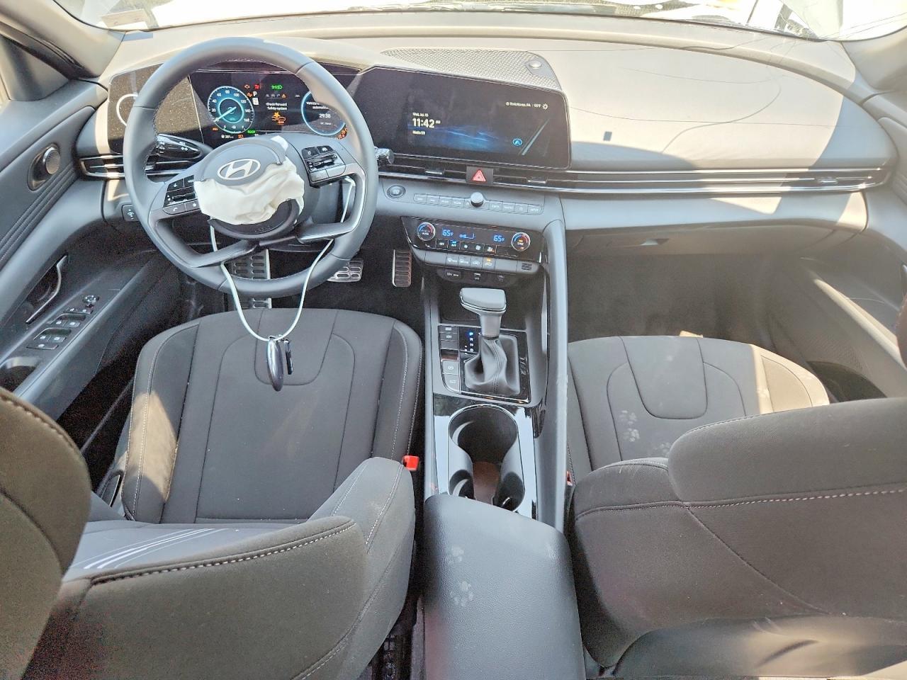 2026 Hyundai Elantra Hybrid Sel Sport - zdjęcie 8