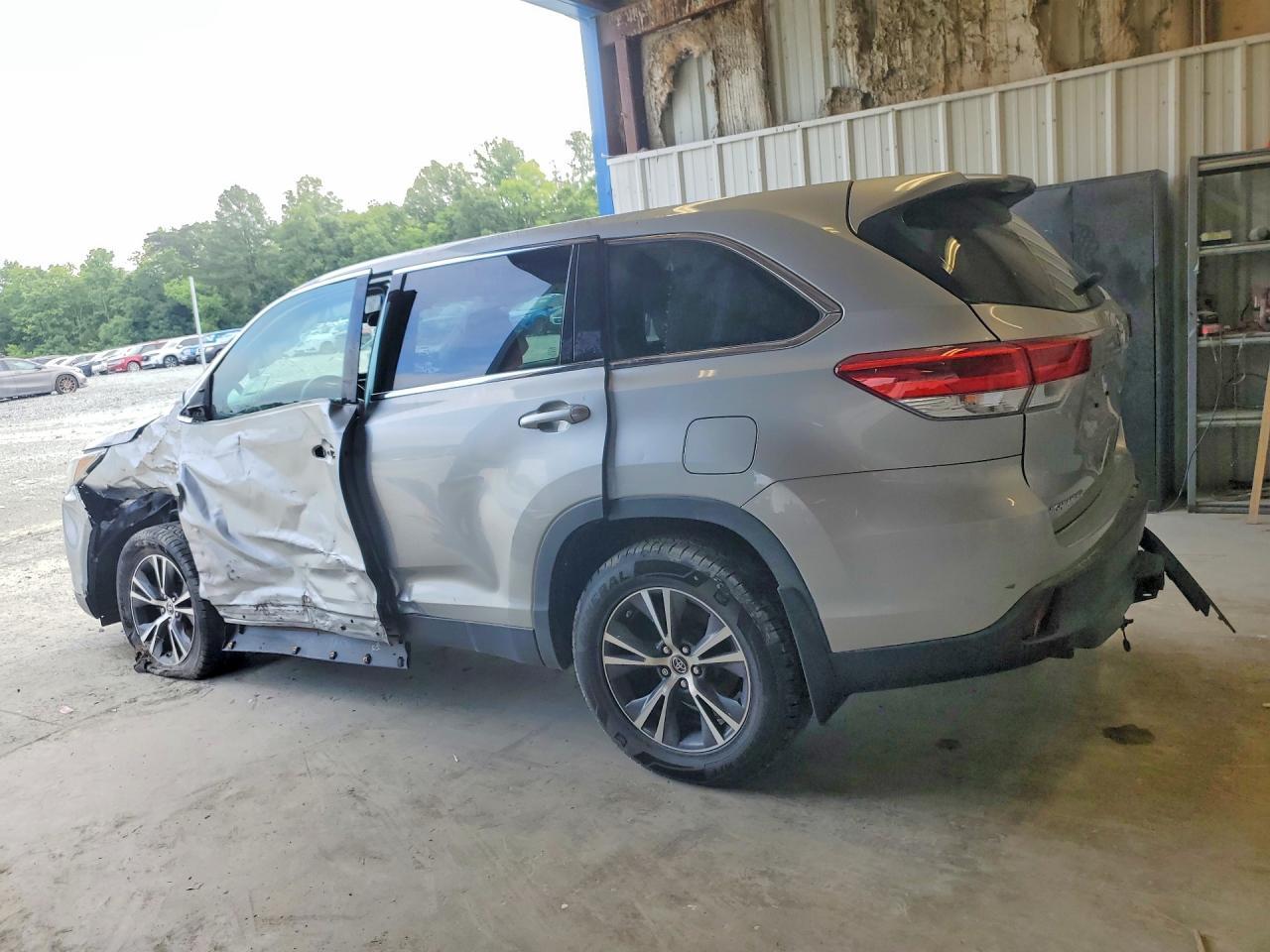 2019 Toyota Highlander Le - zdjęcie 2