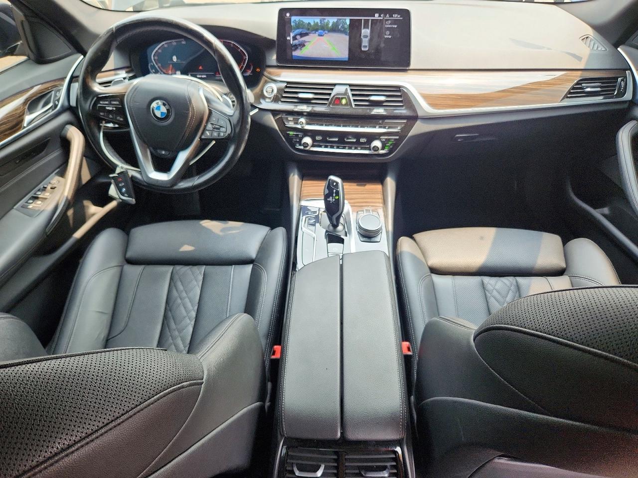 2021 BMW Seria 5 530i - zdjęcie 8