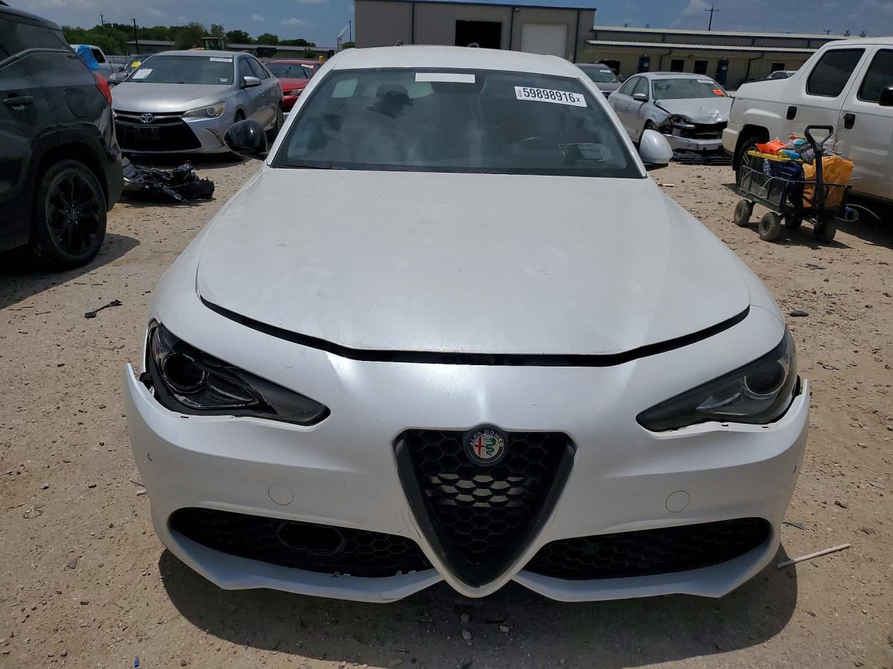 2017 Alfa Romeo Giulia Ti - zdjęcie 5