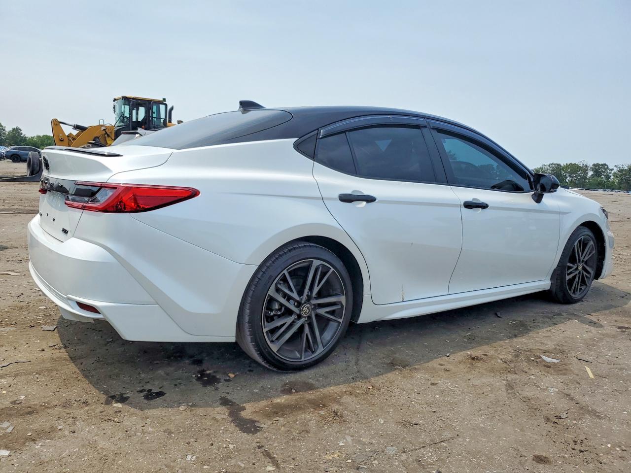 2025 Toyota Camry Xse - zdjęcie 3