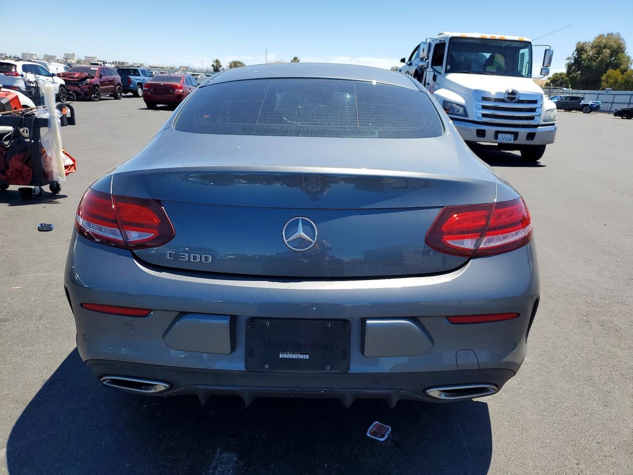 2023 Mercedes-Benz C 300 - zdjęcie 6