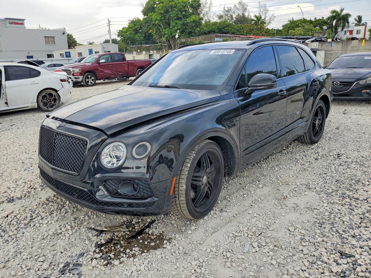 2017 Bentley Bentayga - zdjęcie główne