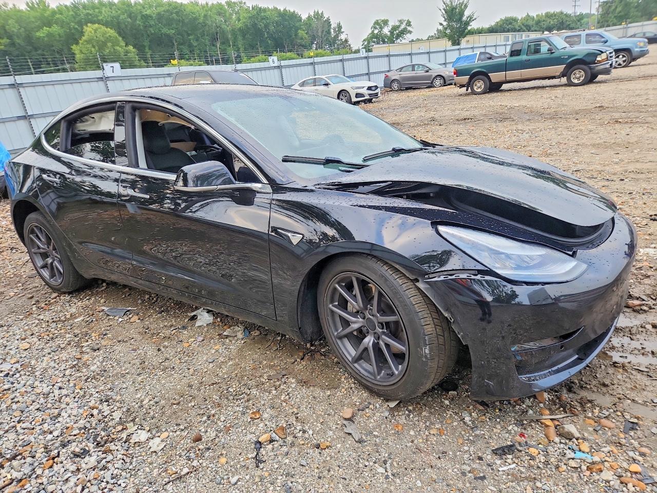 2020 Tesla Model 3 - zdjęcie 4