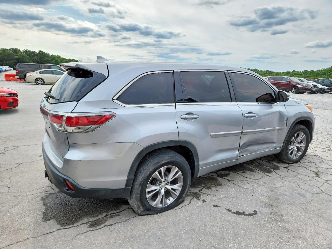2014 Toyota Highlander Le Plus - zdjęcie 3