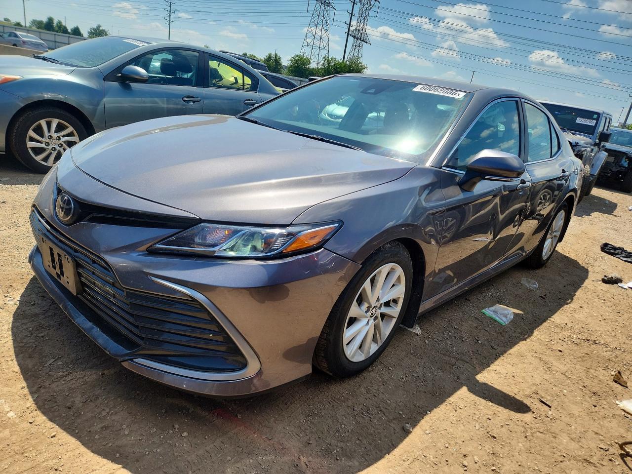 2024 Toyota Camry Le - zdjęcie główne