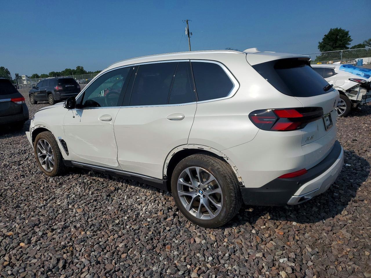 2026 BMW X5 xDrive40I - zdjęcie 2