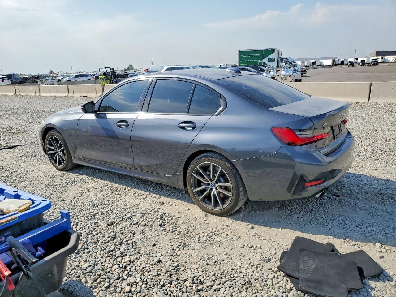 2021 BMW 330Xi - zdjęcie 2